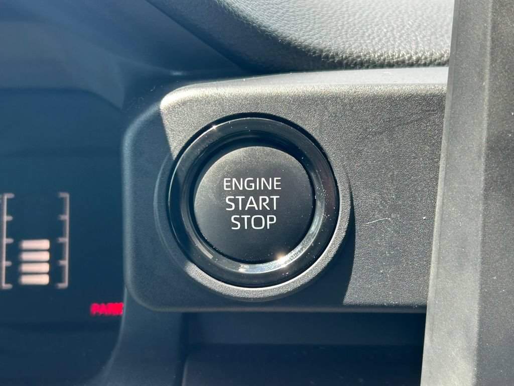 Certified 2025 Toyota Tacoma SR5 AWD/4WD image 27
