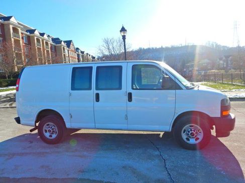 Used 2019 GMC Savana 3500 G3500 Cargo w/ Driver Convenience Package image 12