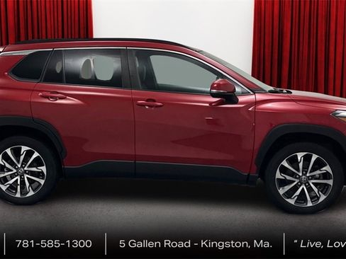 Used 2022 Toyota Corolla Cross XLE image 4