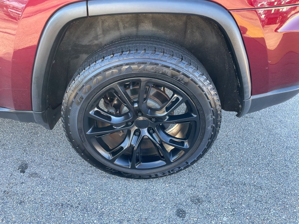 Used 2017 Jeep Grand Cherokee Limited AWD/4WD image 10