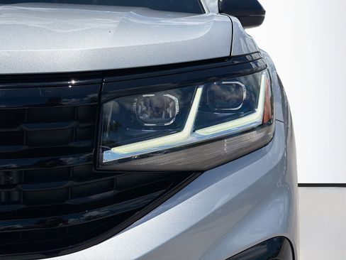 Used 2023 Volkswagen Atlas Cross Sport SEL R-Line AWD/4WD image 9