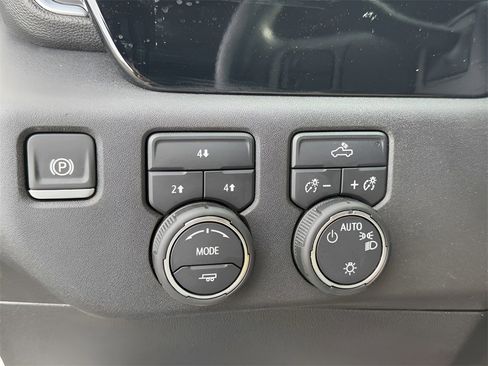 Used 2024 Chevrolet Silverado 2500 LT image 18