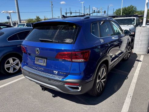 Used 2022 Volkswagen Taos SE AWD/4WD image 4