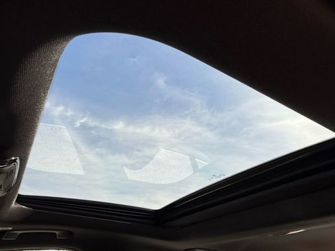 Used 2025 BMW 330i Sedan w/ Premium Package image 20