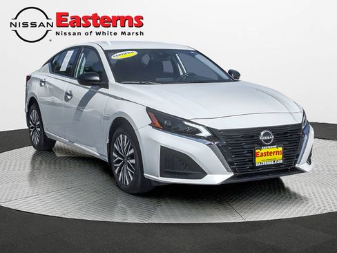 Used 2024 Nissan Altima 2.5 SV AWD/4WD image 3