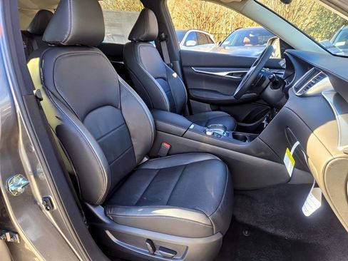 New 2025 INFINITI QX50 Luxe image 17