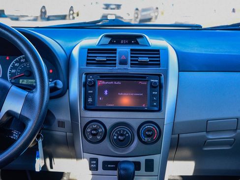 Used 2013 Toyota Corolla LE image 13