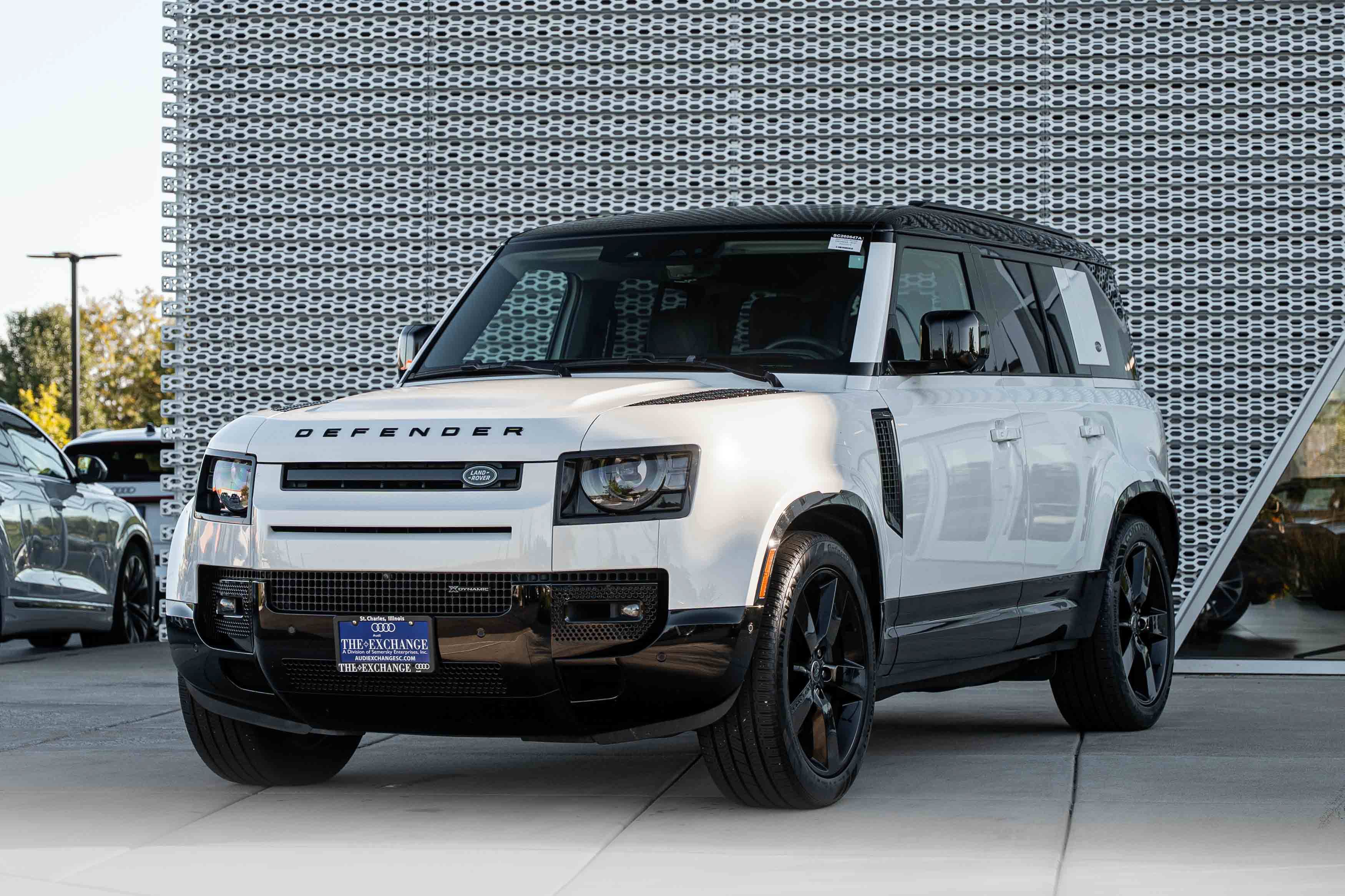 Used 2023 Land Rover Defender 110 X-Dynamic SE AWD/4WD image 7