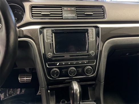 Used 2018 Volkswagen Passat 3.6 image 20