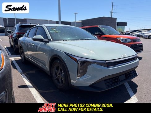 Certified 2025 Kia K4 LXS image 1