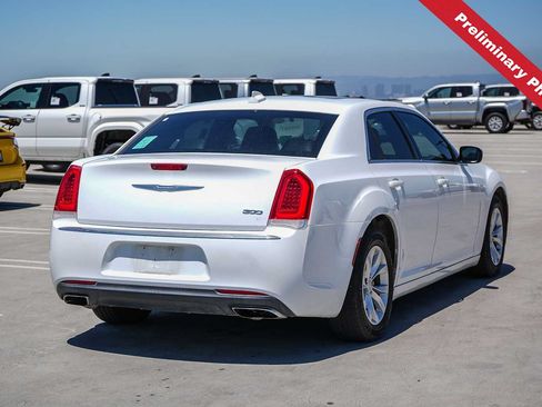 Used 2016 Chrysler 300 Limited RWD image 6