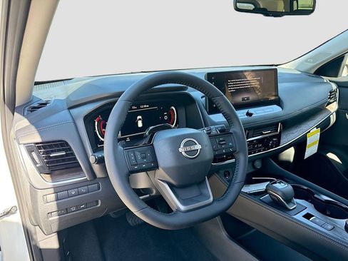 New 2026 Nissan Rogue Platinum image 2