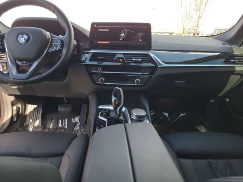 Used 2022 BMW 530i xDrive w/ Premium Package image 18