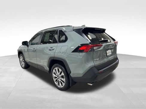 Used 2023 Toyota RAV4 XLE Premium image 9