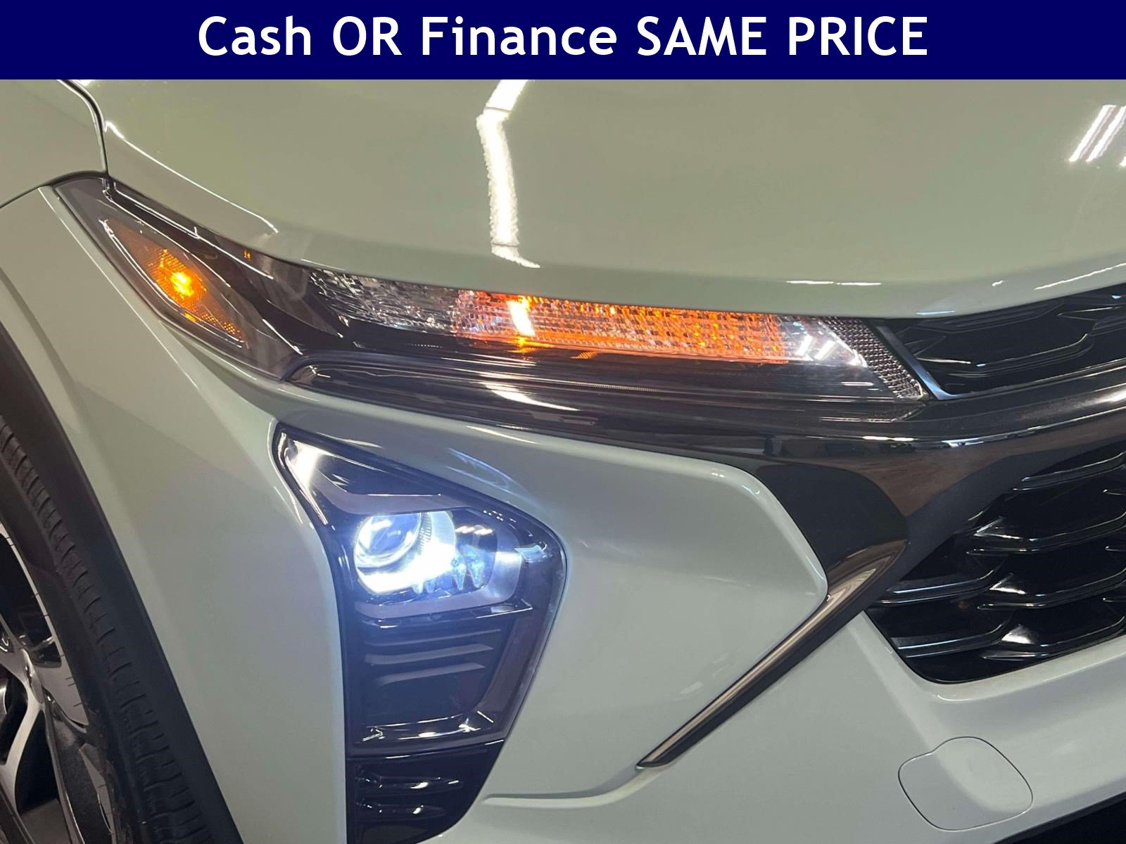 Used 2024 Chevrolet Trax RS w/ Sunroof Package FWD image 9