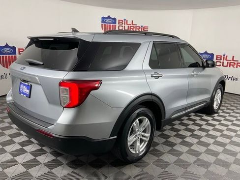Used 2022 Ford Explorer XLT image 3
