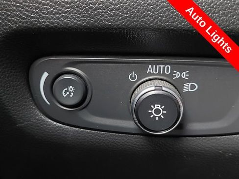 Used 2023 Chevrolet Traverse LT AWD/4WD image 24