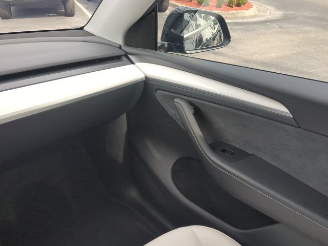Used 2025 Tesla Model Y Performance AWD/4WD image 17