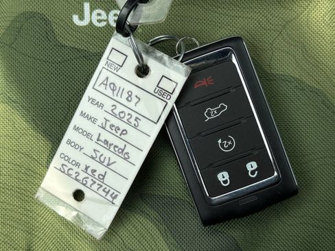 Used 2025 Jeep Grand Cherokee Laredo w/ Luxury Tech Group I AWD/4WD image 48