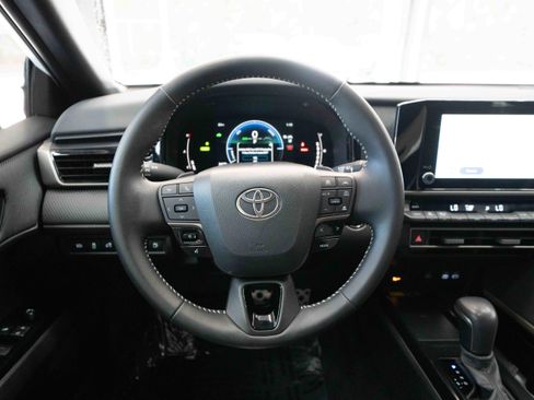 Used 2025 Toyota Camry SE FWD image 21