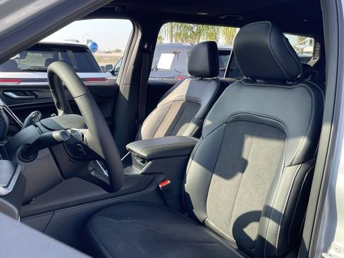 New 2025 Jeep Grand Cherokee L Altitude image 16