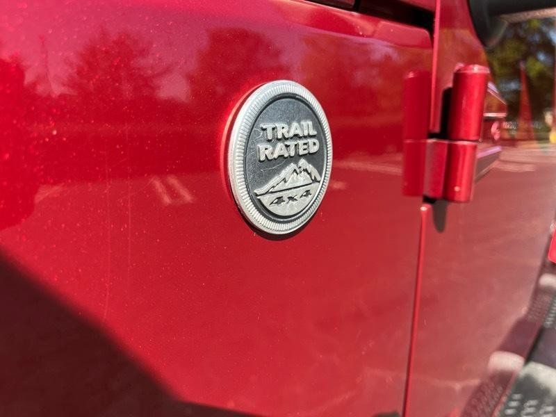 Used 2012 Jeep Wrangler Unlimited Sahara AWD/4WD image 5