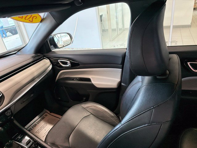 Used 2023 Jeep Compass Limited w/ Sun and Sound Group AWD/4WD image 30