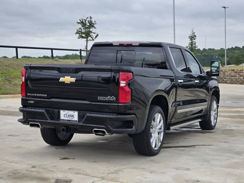 Used 2025 Chevrolet Silverado 1500 High Country w/ High Country Premium Package AWD/4WD image 8
