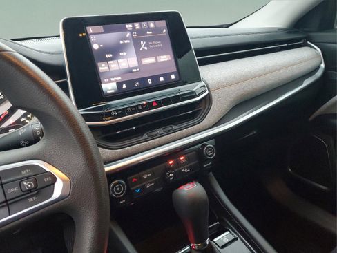 Certified 2022 Jeep Compass Sport image 28