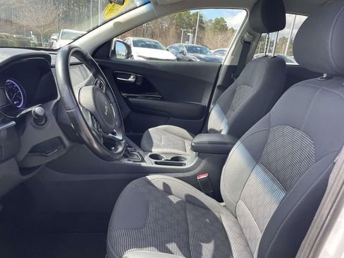 Used 2022 Kia Niro LXS image 3