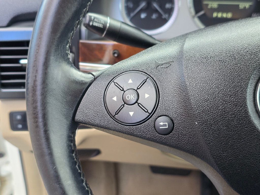 Used 2011 Mercedes-Benz GLK 350 2WD image 19