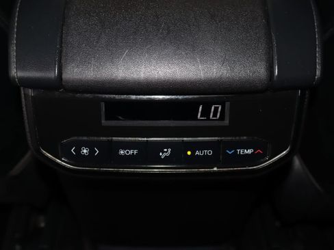 Used 2022 Toyota Highlander XLE FWD image 40