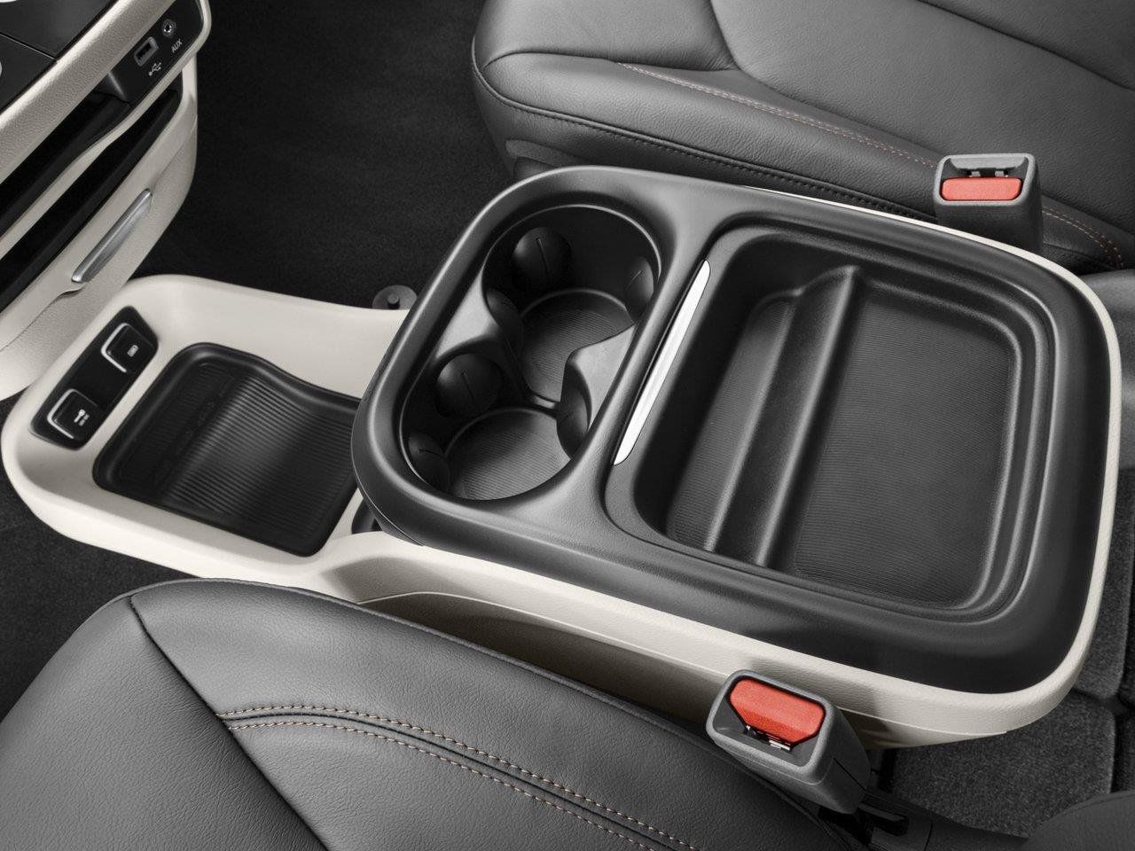 Used 2017 Chrysler Pacifica Touring-L FWD image 9