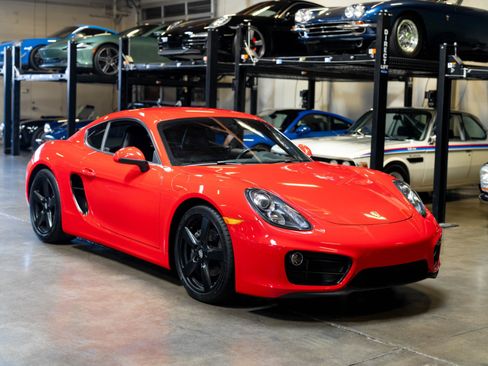 Used 2016 Porsche Cayman image 1