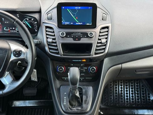 Used 2021 Ford Transit Connect XLT image 24