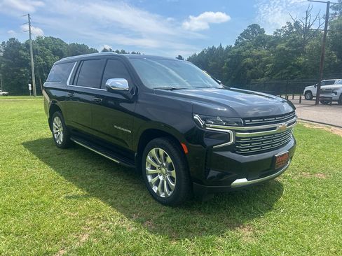 Used 2023 Chevrolet Suburban Premier AWD/4WD image 6