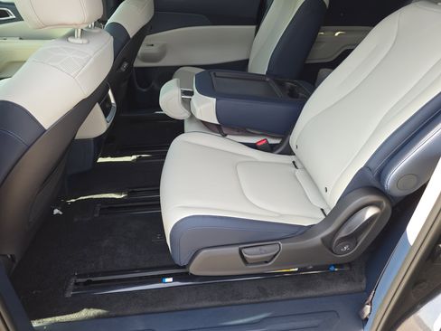 New 2026 Kia Carnival EX FWD image 17
