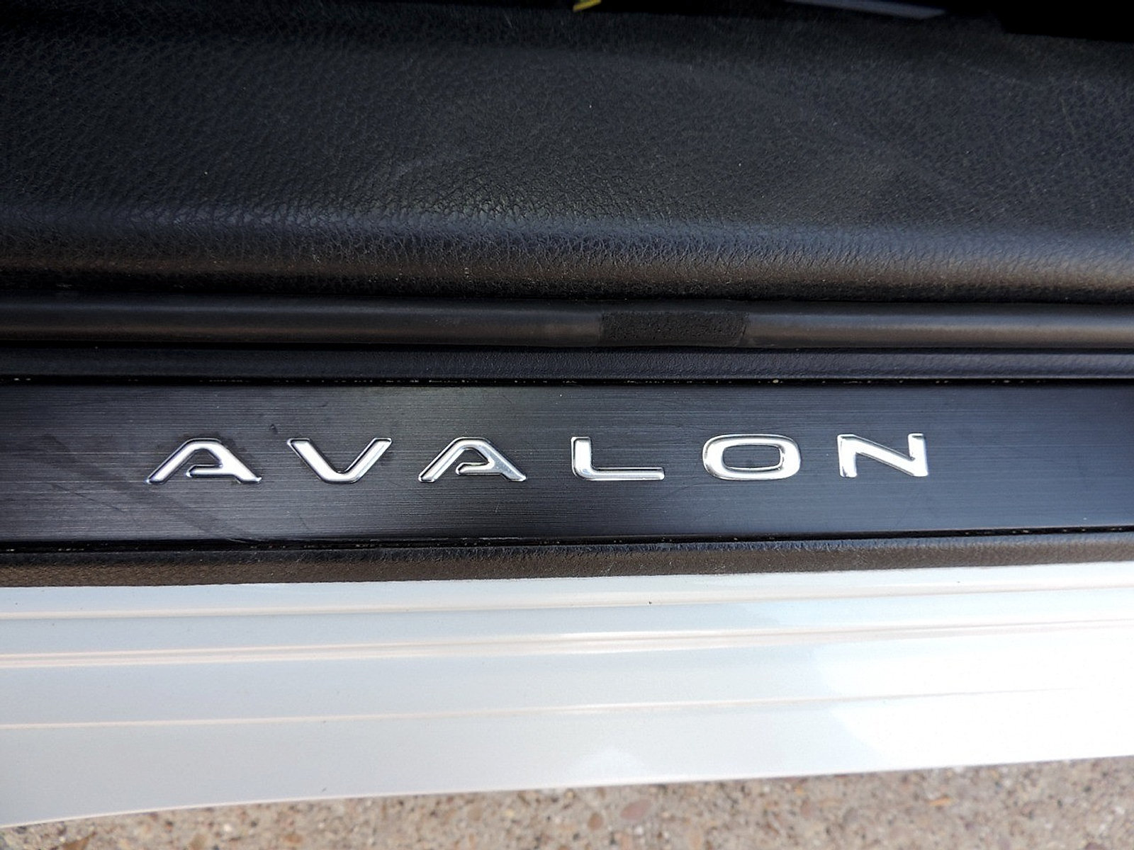 Used 2019 Toyota Avalon Limited FWD image 15