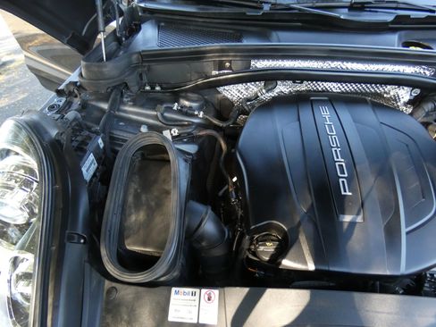 Used 2018 Porsche Macan Sport Edition image 51