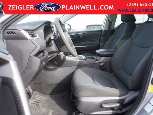 Used 2022 Toyota RAV4 LE image 16