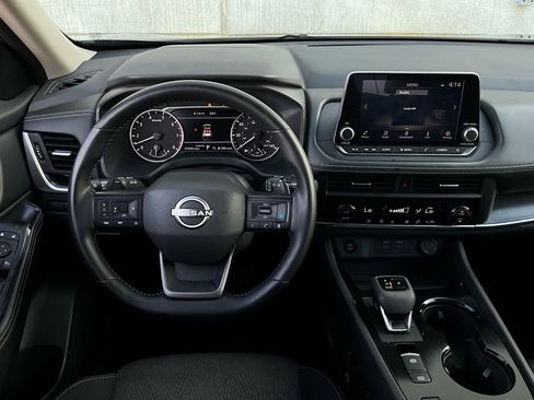 Used 2025 Nissan Rogue SV image 14