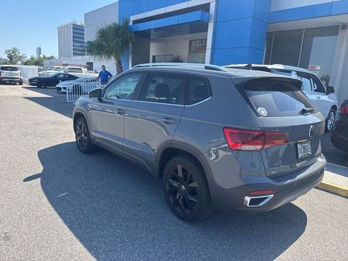 Used 2022 Volkswagen Taos SE FWD image 5