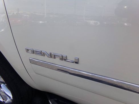 Used 2013 GMC Yukon XL Denali image 6