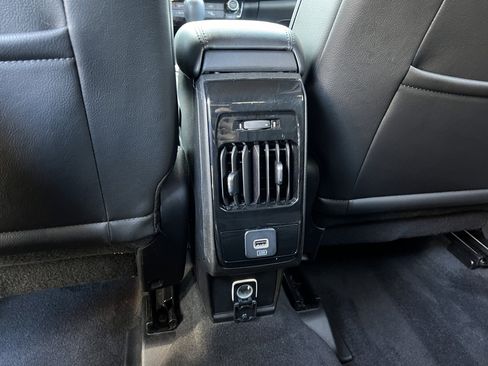 Used 2023 Jeep Compass Latitude image 33