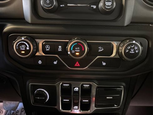 Used 2018 Jeep Wrangler Unlimited Sport AWD/4WD image 30