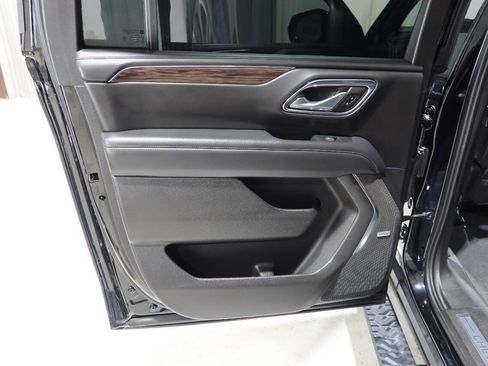 Used 2021 Chevrolet Suburban Z71 AWD/4WD image 35