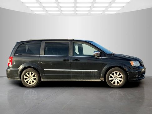 Used 2011 Chrysler Town & Country Touring-L w/ Entertainment Group #2 image 3