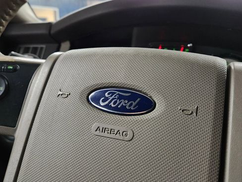 Used 2014 Ford Expedition XLT image 32