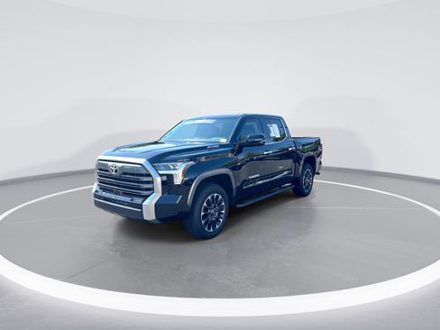 Used 2025 Toyota Tundra Limited AWD/4WD image 5