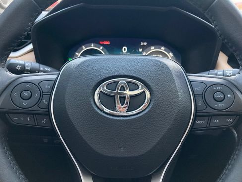 Used 2025 Toyota RAV4 Limited FWD image 16